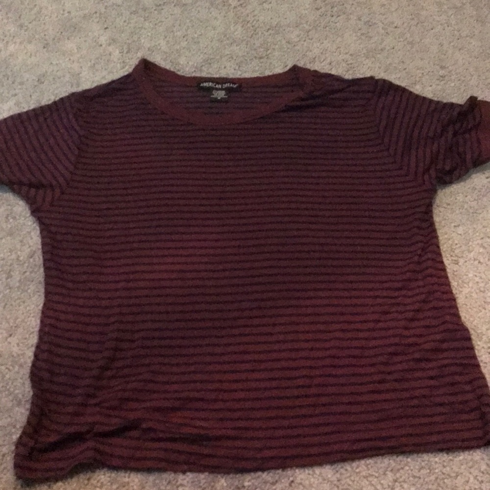 A medium American dream maroon with blue strips